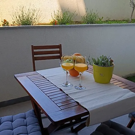 Laurus Apartment